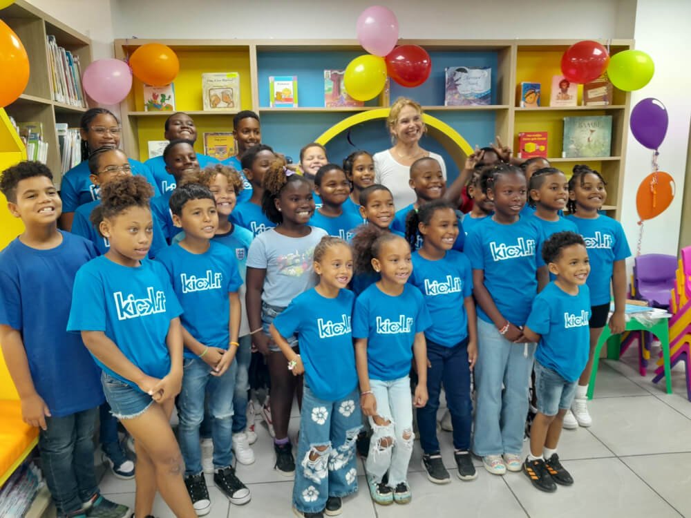 Children's book author Annemarie van den Brink visited us in the library. During her visit, she talked about herself, answered questions from the children of the after-school care Kick It